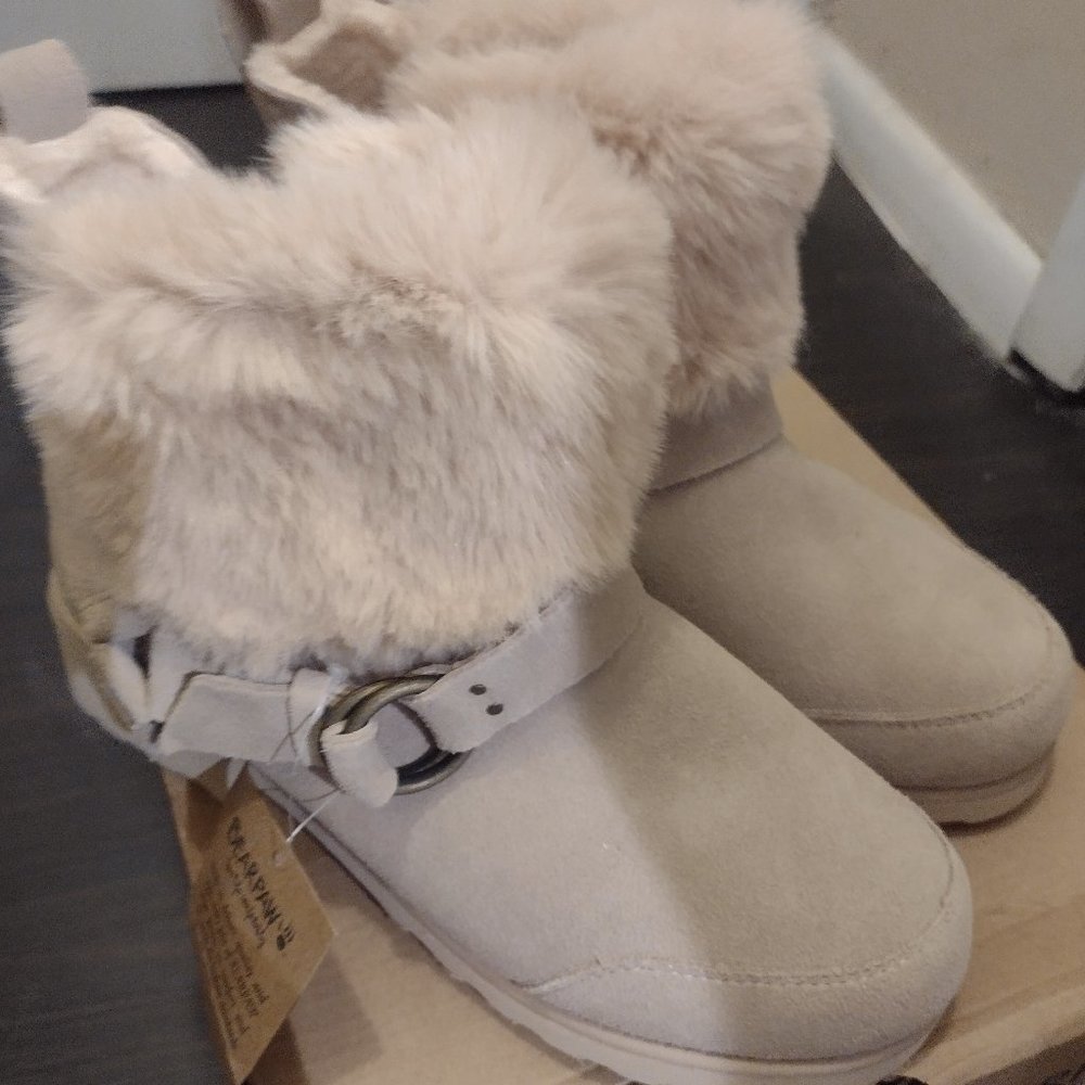 BEARPAW brand new boots in box